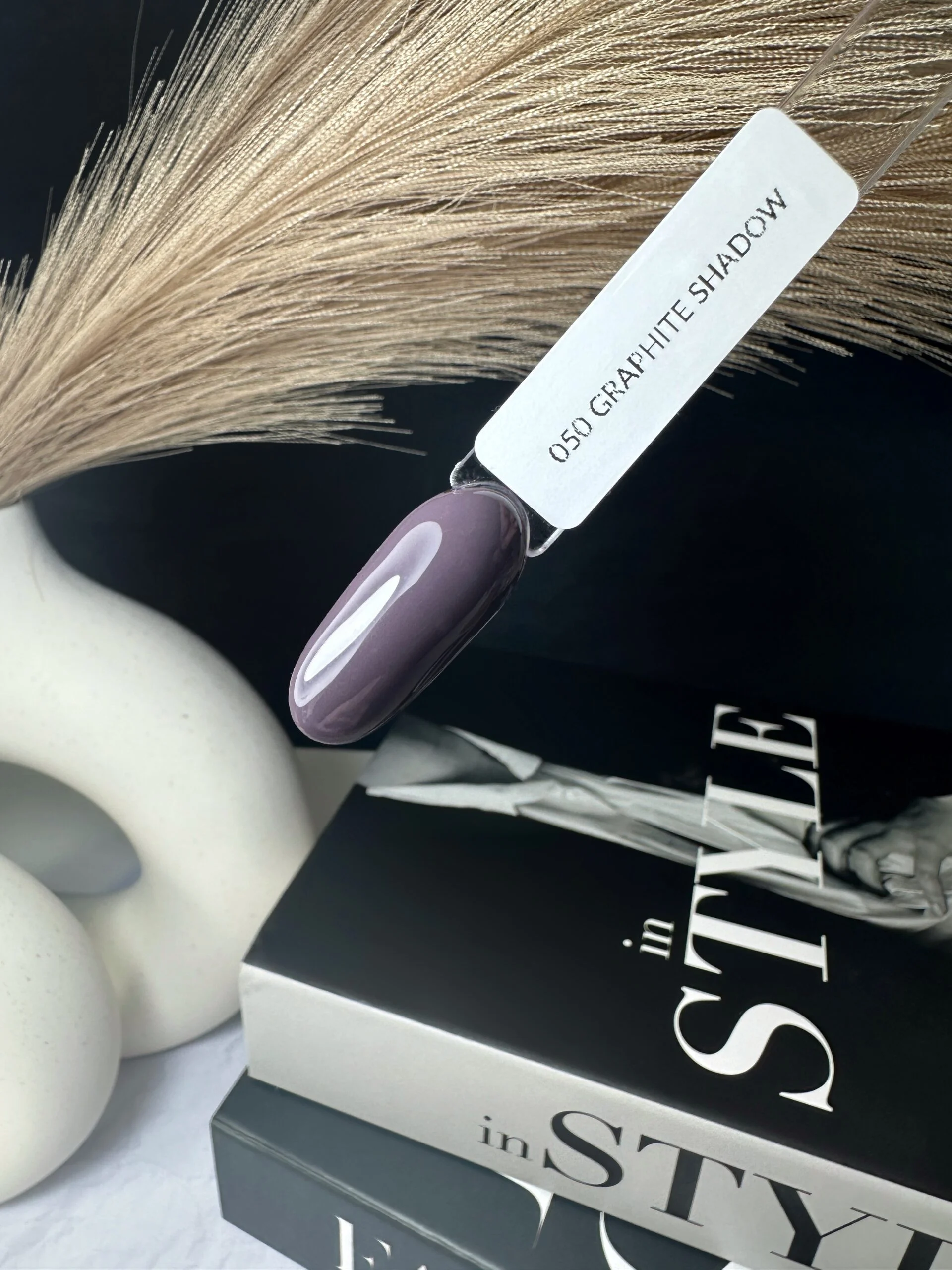 Moyci Graphite Shadow Lakier hybrydowy 6 ml – 050