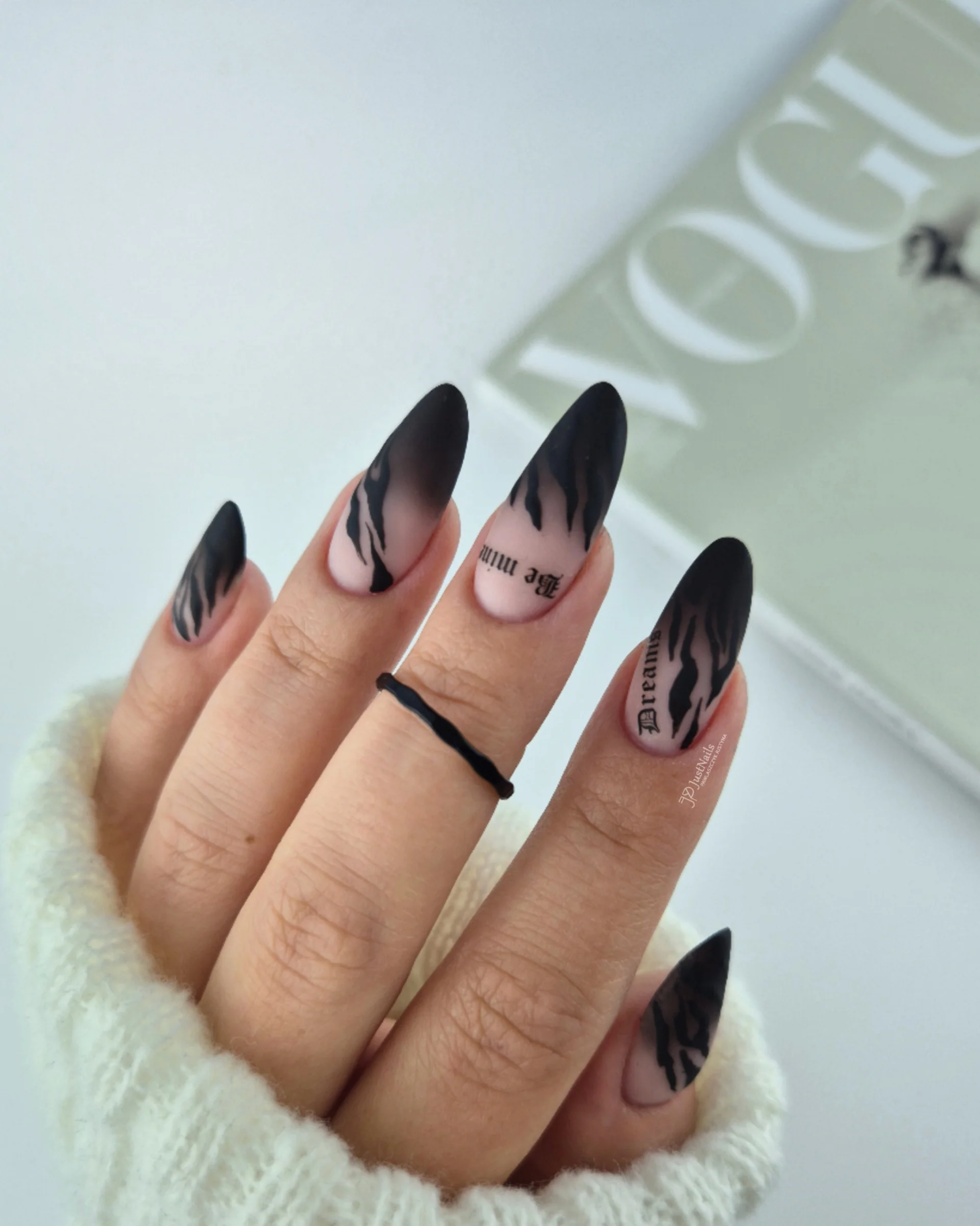 Ornament_Gel_Black_Top_Frozen