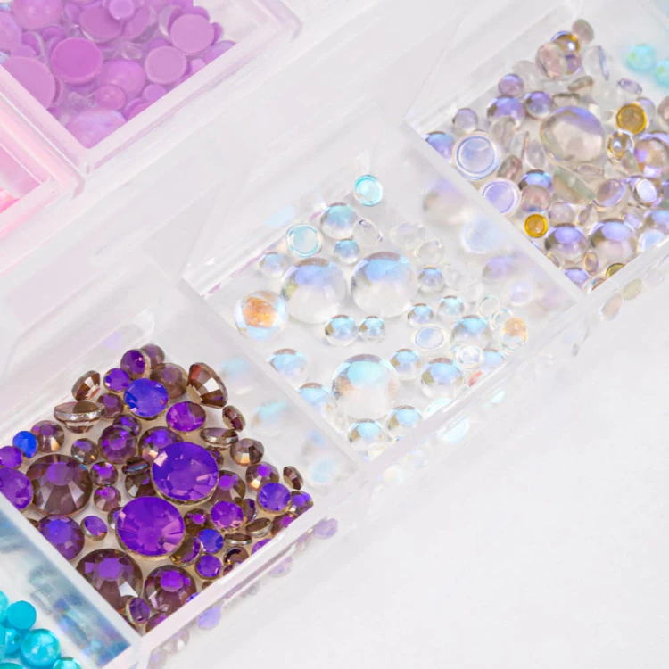 Molly Nails Kasetka z ozdobami kamyki mix kolorów 1000 sztuk Molly Nails Kasetka z ozdobami kamyki mix kolorów 1000 sztuk