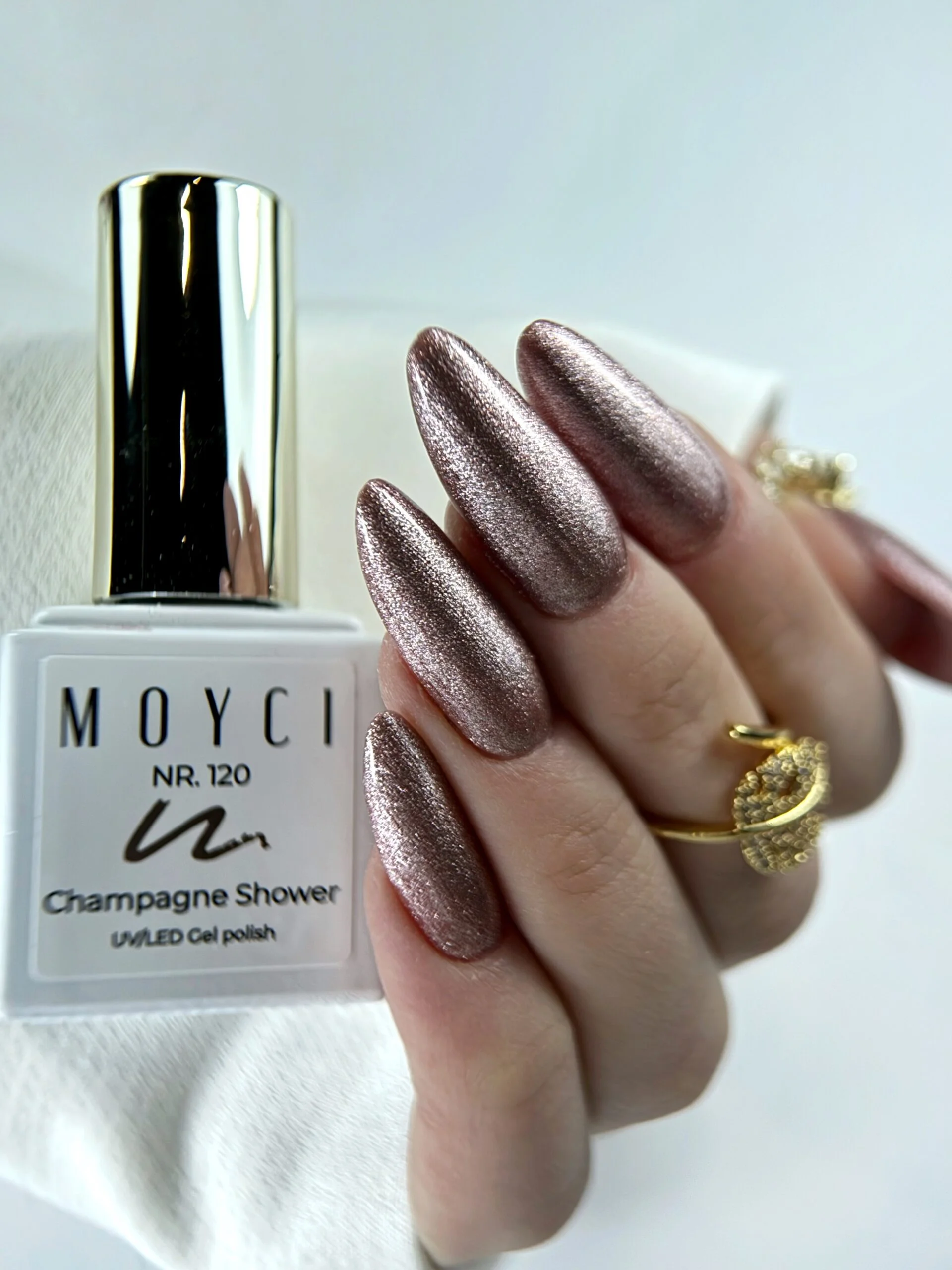 Moyci Champagne Shower Lakier hybrydowy 6 ml – 120 Moyci Champagne Shower Lakier hybrydowy 6 ml – 120