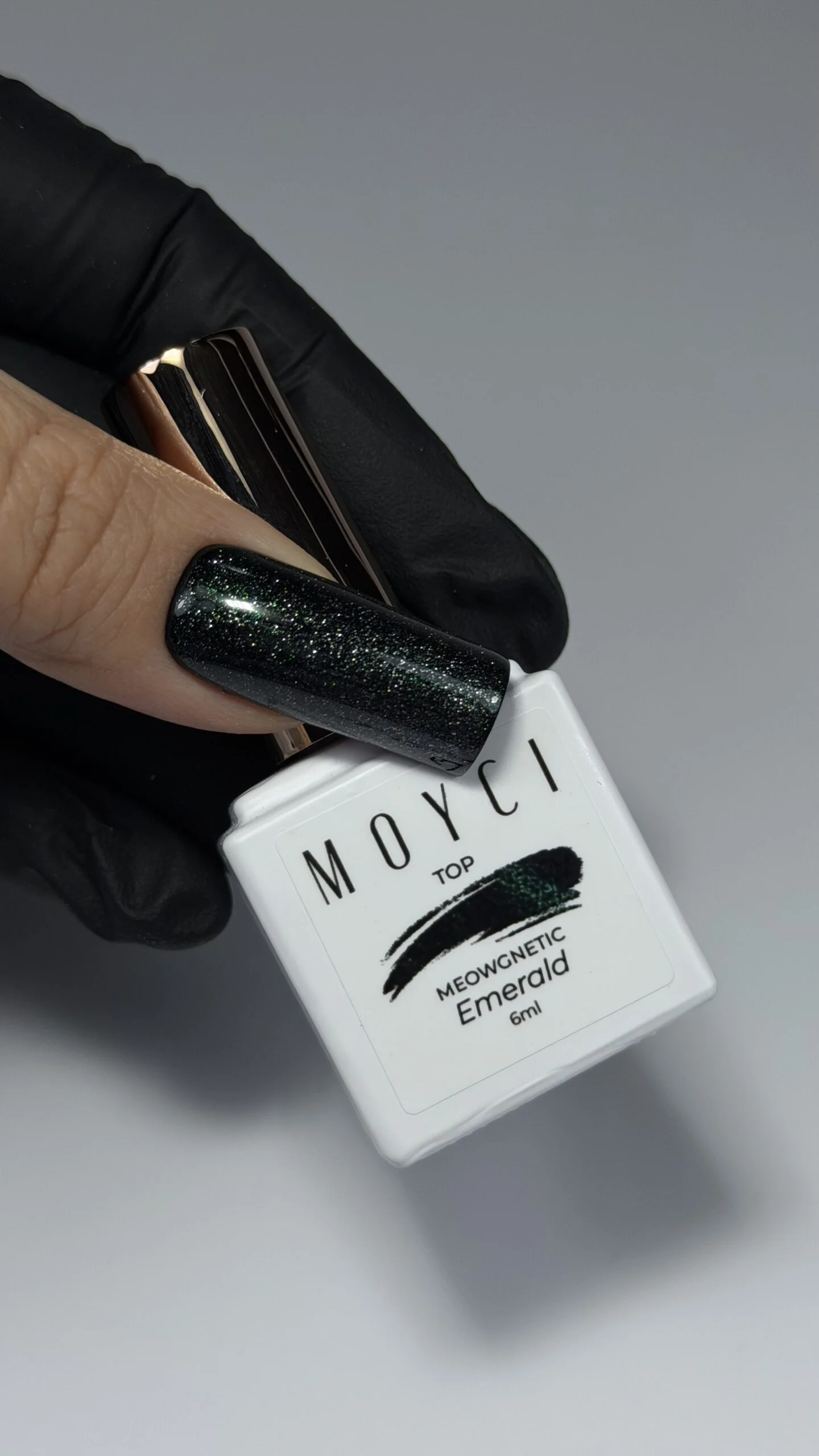 Moyci Top MEOWGNETIC – Emerald Lakier nabłyszczający NO WIPE 6ml Moyci Top MEOWGNETIC – Emerald Lakier nabłyszczający