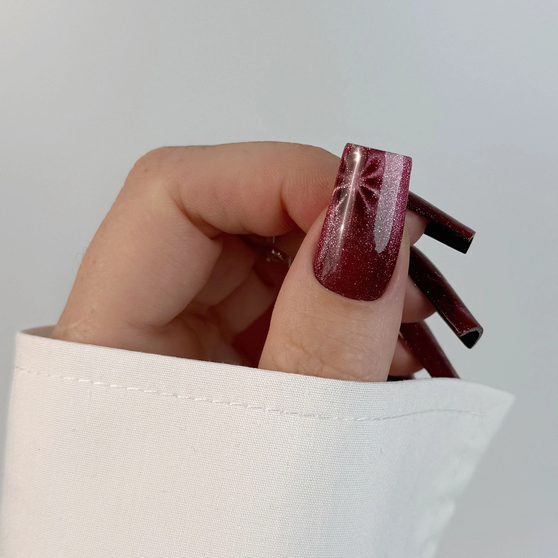 Lakier hybrydowy Nailsology Cat Eye Diva, C06 „Meowlyn Monroe”, nails, manicure, 8ml Lakier hybrydowy Nailsology Cat Eye Diva, C06 „Meowlyn Monroe”, nails, manicure, 8ml