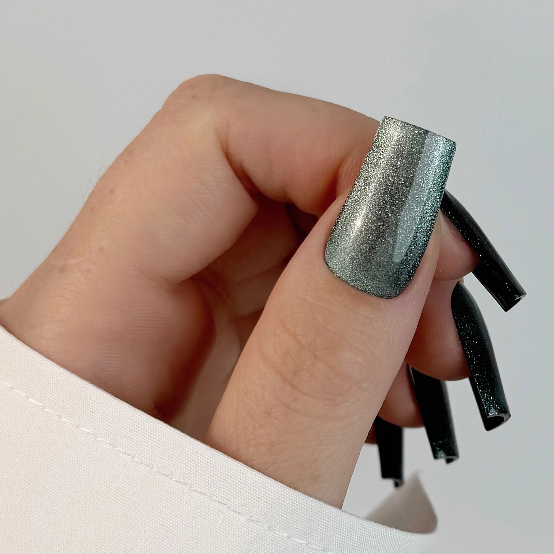 Lakier hybrydowy Nailsology Cat Eye Diva, C09 „Meowty Python”, nails, manicure, 8ml Lakier hybrydowy Nailsology Cat Eye Diva, C09 „Meowty Python”, nails, manicure, 8ml