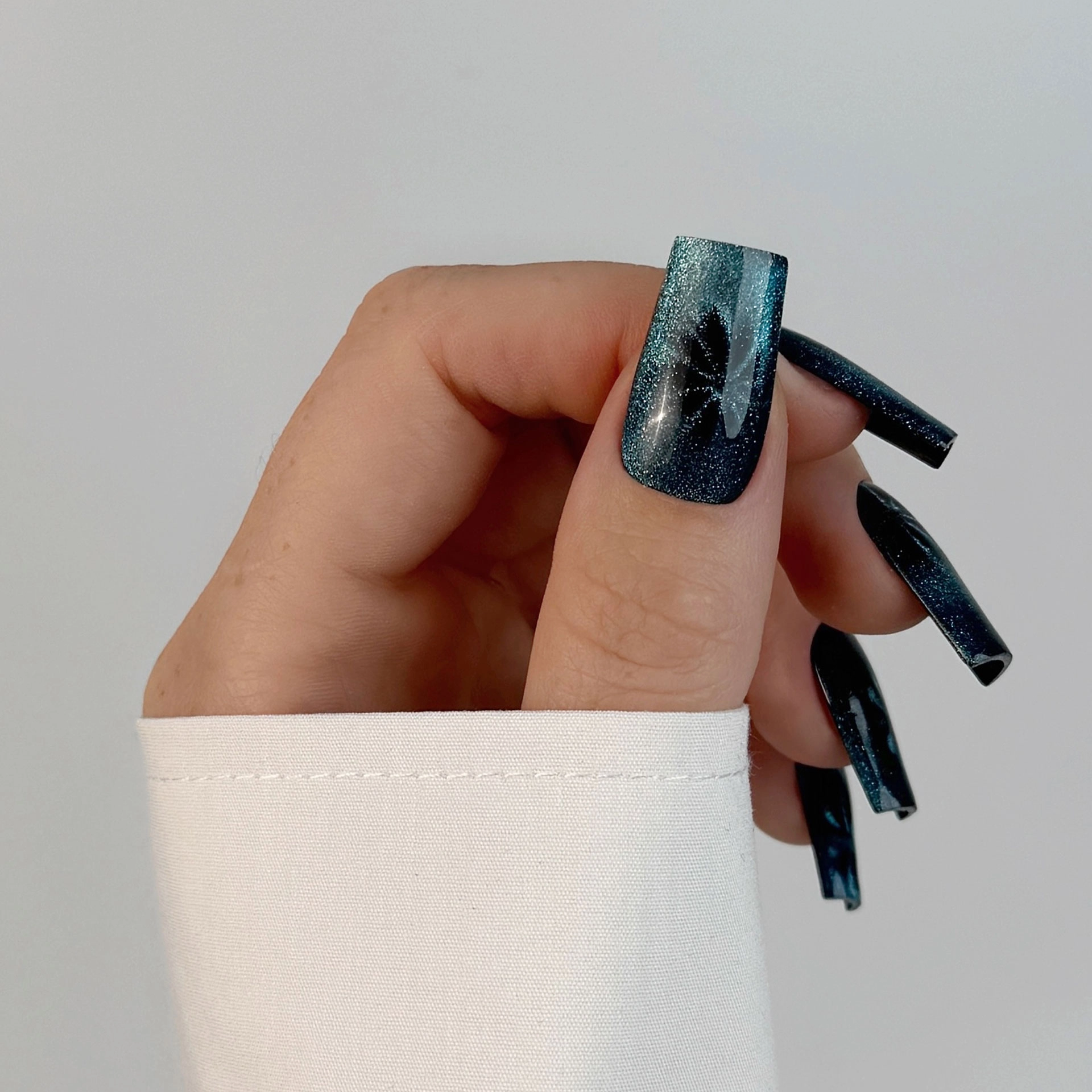 Lakier hybrydowy Nailsology Cat Eye Diva, C05 „Catlantis”, nails, manicure, 8ml Lakier hybrydowy Nailsology Cat Eye Diva, C05 „Catlantis”, nails, manicure, 8ml