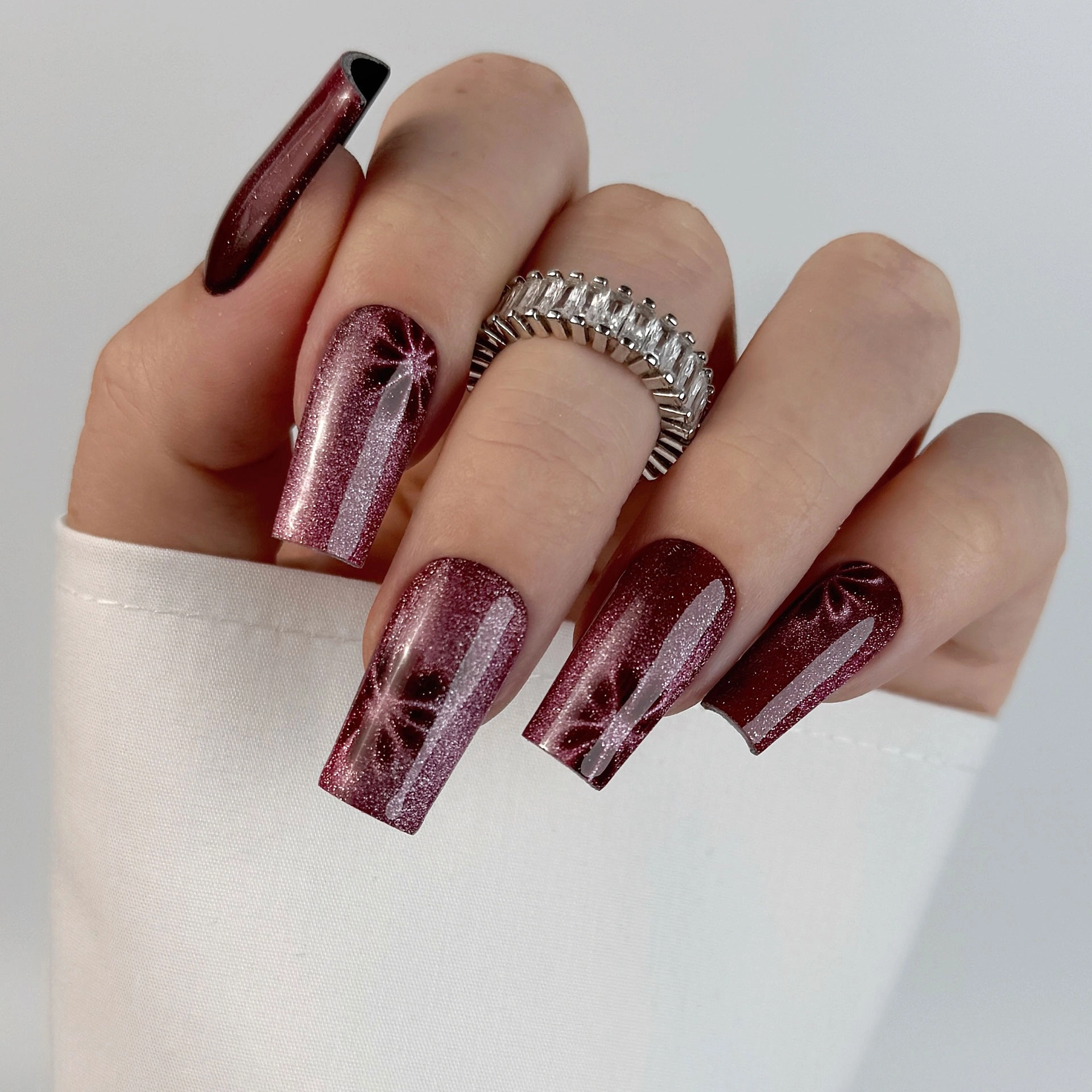 Lakier hybrydowy Nailsology Cat Eye Diva, C06 „Meowlyn Monroe”, nails, manicure, 8ml Lakier hybrydowy Nailsology Cat Eye Diva, C06 „Meowlyn Monroe”, nails, manicure, 8ml