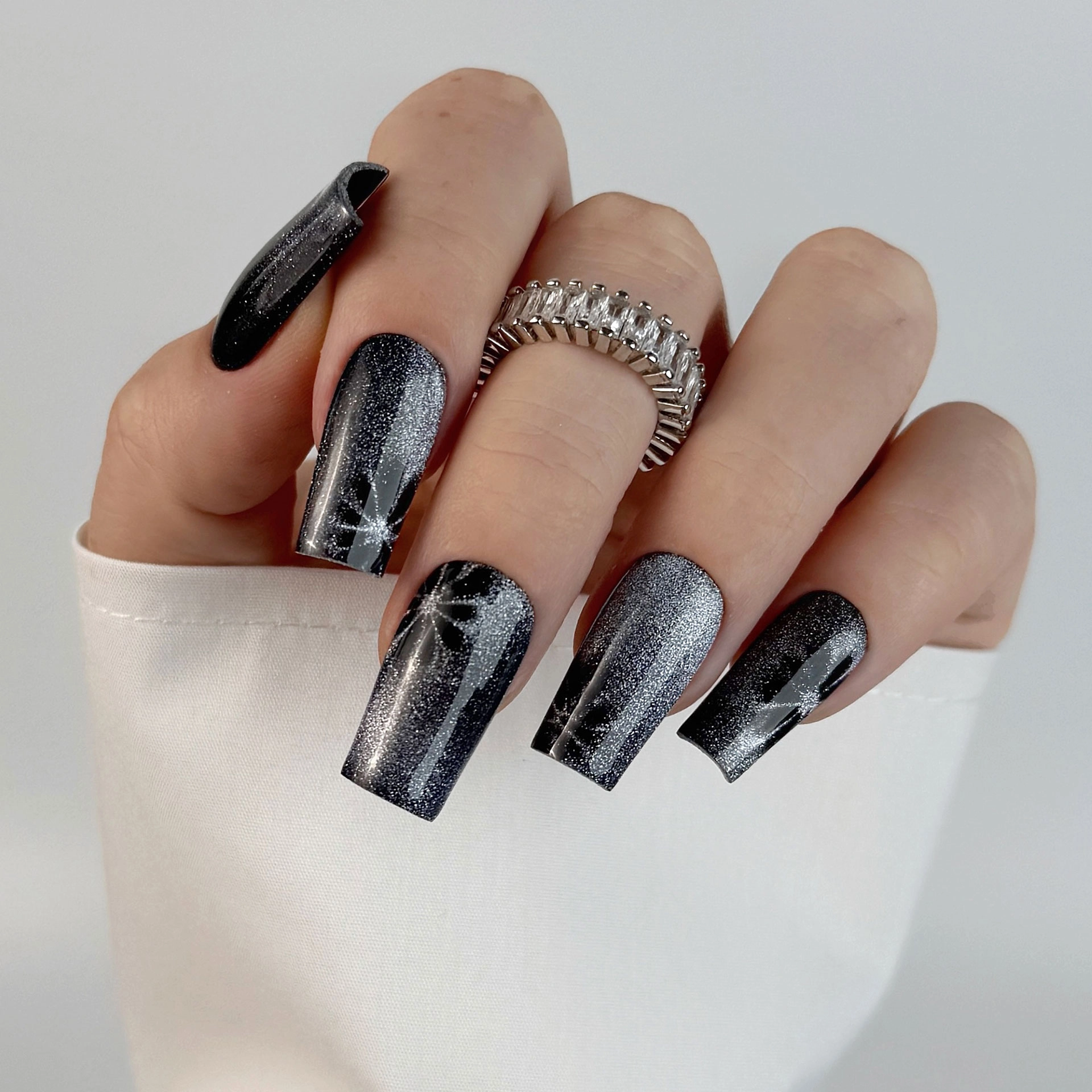 Lakier hybrydowy Nailsology Cat Eye Diva, C08 „Cat Fiction”, nails, manicure, 8ml Lakier hybrydowy Nailsology Cat Eye Diva, C08 „Cat Fiction”, nails, manicure, 8ml