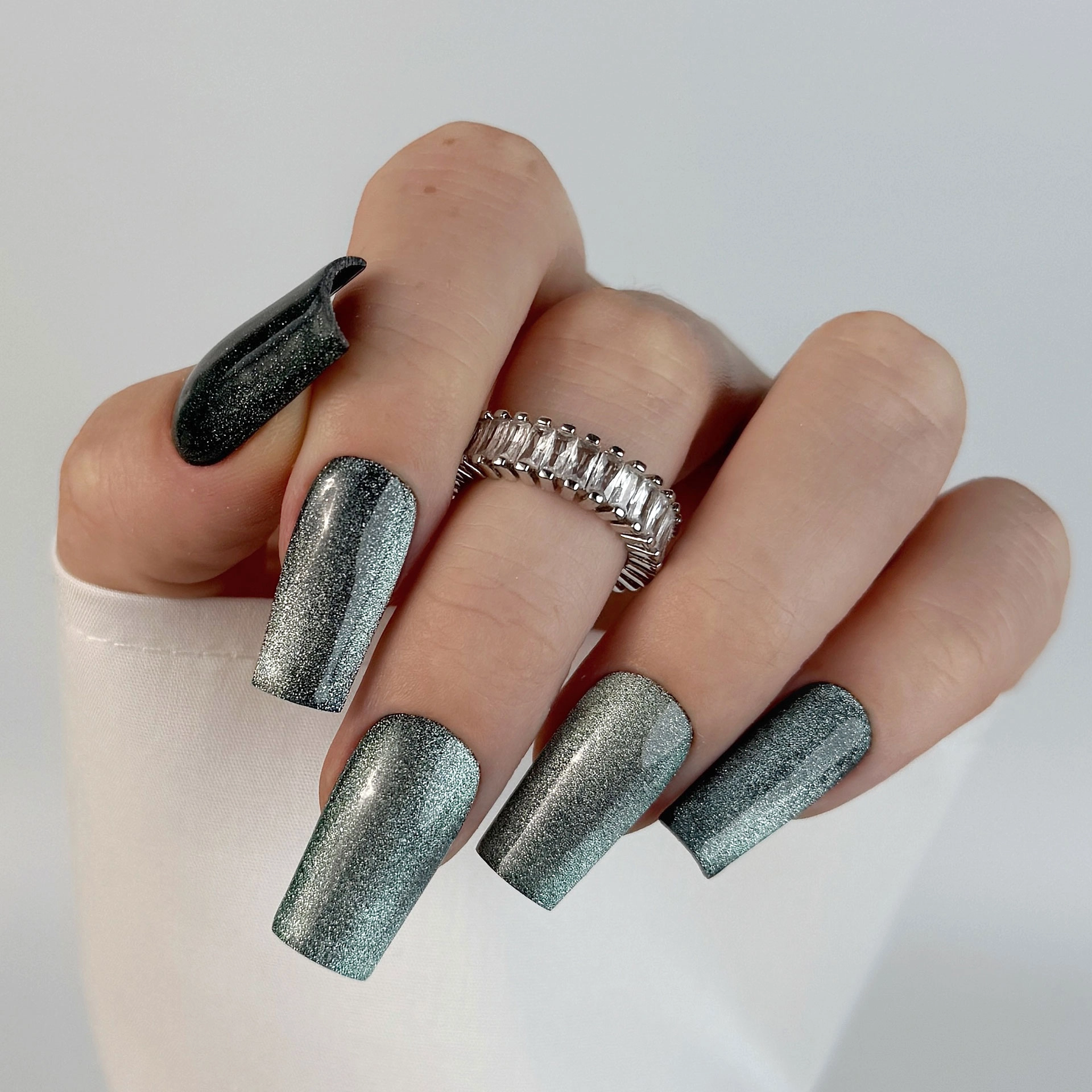 Lakier hybrydowy Nailsology Cat Eye Diva, C09 „Meowty Python”, nails, manicure, 8ml Lakier hybrydowy Nailsology Cat Eye Diva, C09 „Meowty Python”, nails, manicure, 8ml