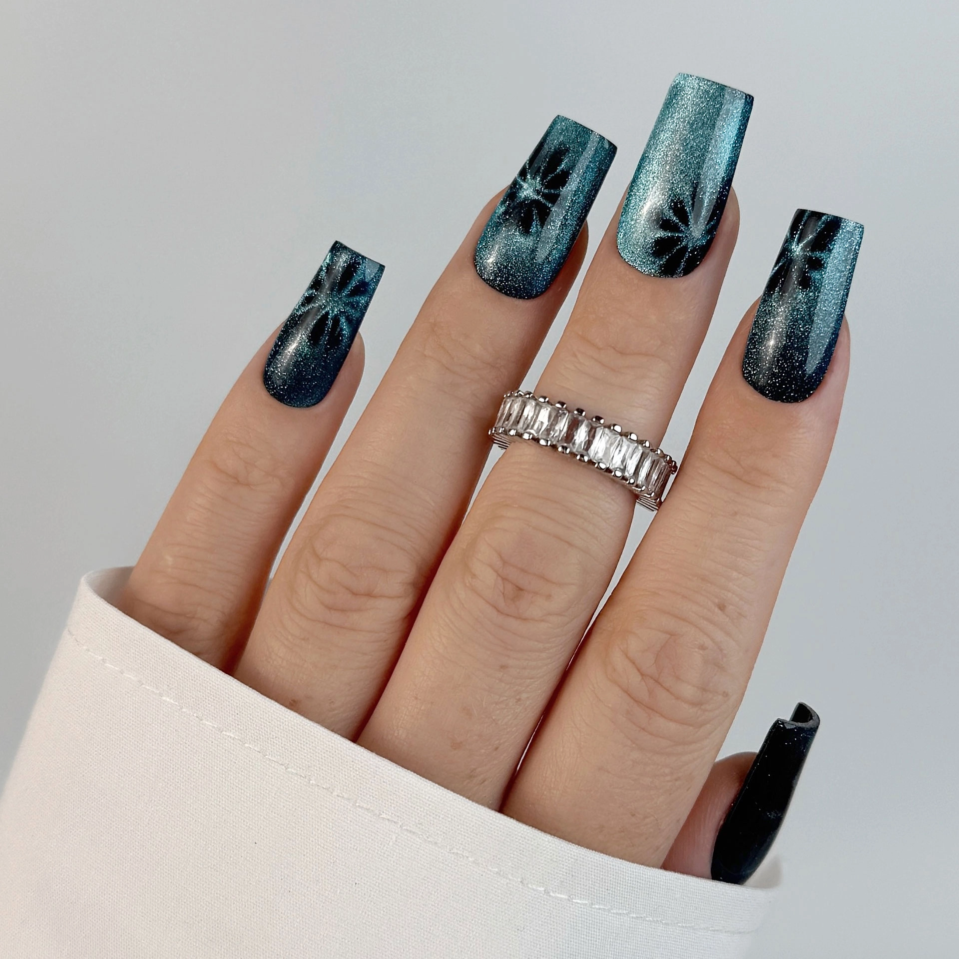 Lakier hybrydowy Nailsology Cat Eye Diva, C05 „Catlantis”, nails, manicure, 8ml Lakier hybrydowy Nailsology Cat Eye Diva, C05 „Catlantis”, nails, manicure, 8ml