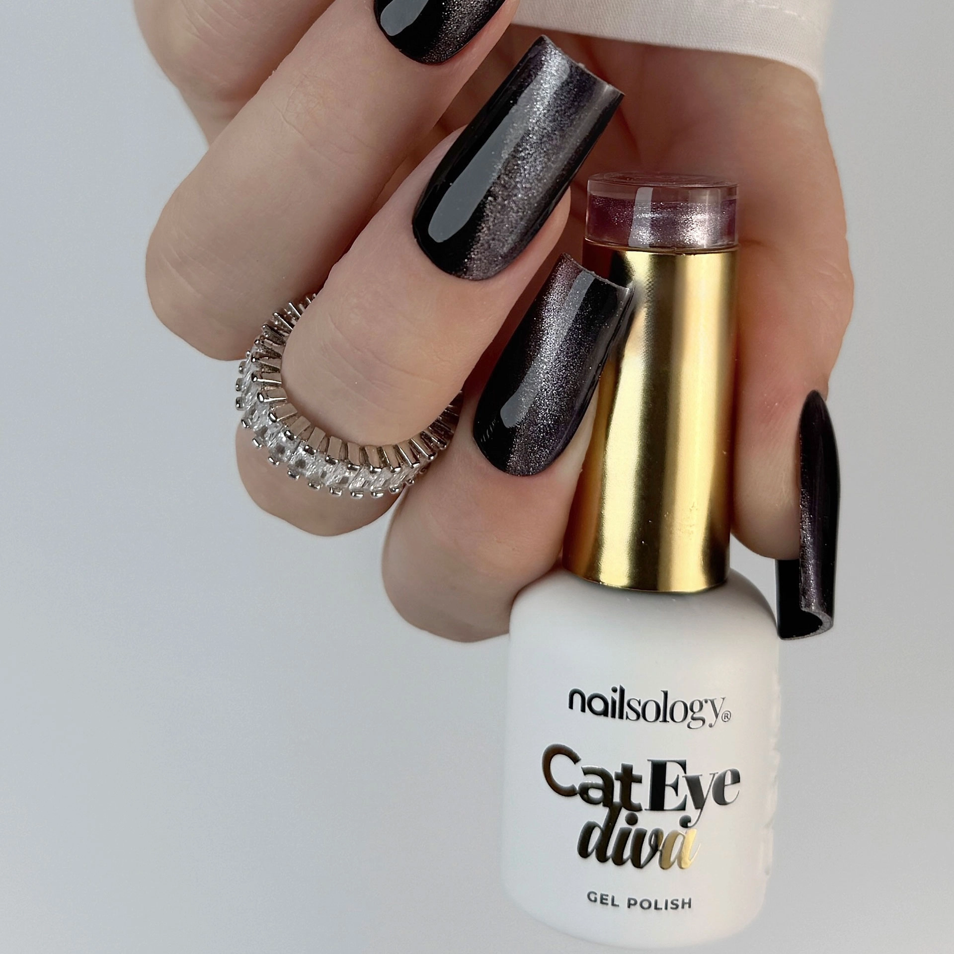 Lakier hybrydowy Nailsology Cat Eye Diva, C07 „Pawparazzi”, nails, manicure, 8ml Lakier hybrydowy Nailsology Cat Eye Diva, C07 „Pawparazzi”, nails, manicure, 8ml